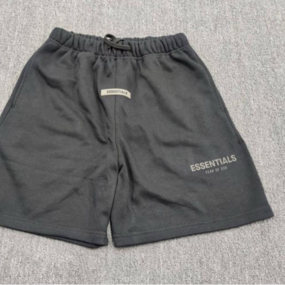 Black essentials shorts
